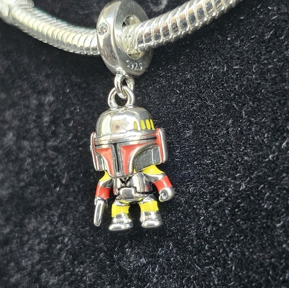 S925 Sterling Silver Mandalorian "Boba Fett" Charm - Picture 3 of 3